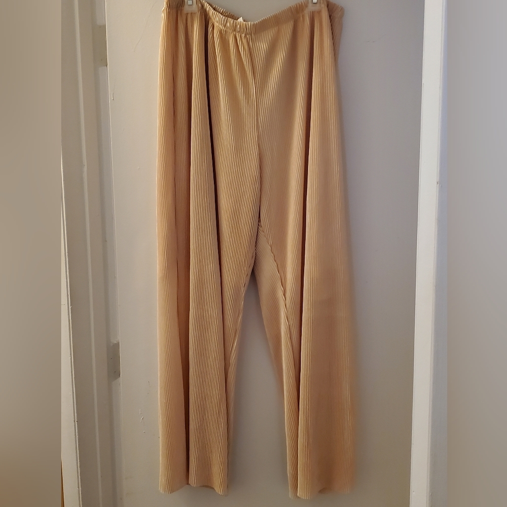 Pearl Pink Pleated Pant